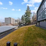 Iconic Modern Stay W Free Parking