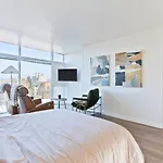 Iconic Modern Stay W Free Parking