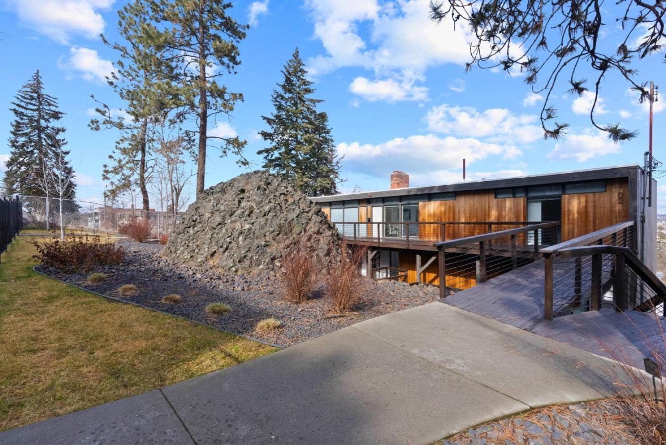 Iconic Modern W Free Parking Spokane