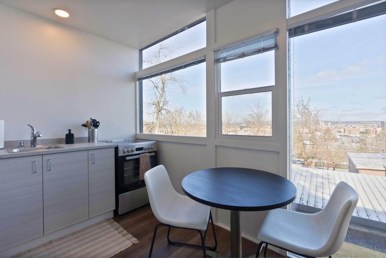 Iconic Modern W Free Parking * Spokane